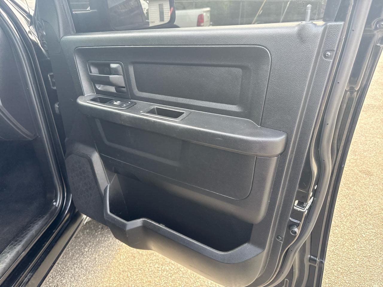 RAM 1500 Tradesman Crew Cab SWB 4WD 2014