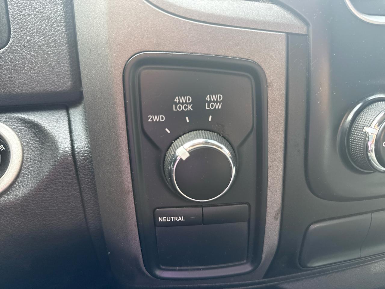 RAM 1500 Tradesman Crew Cab SWB 4WD 2014