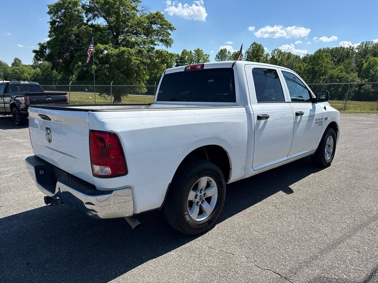 RAM 1500 Classic Tradesman Crew Cab SWB 2WD 2020
