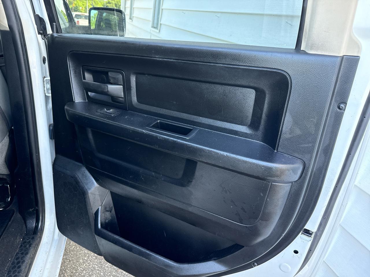 RAM 1500 Classic Tradesman Crew Cab SWB 2WD 2020
