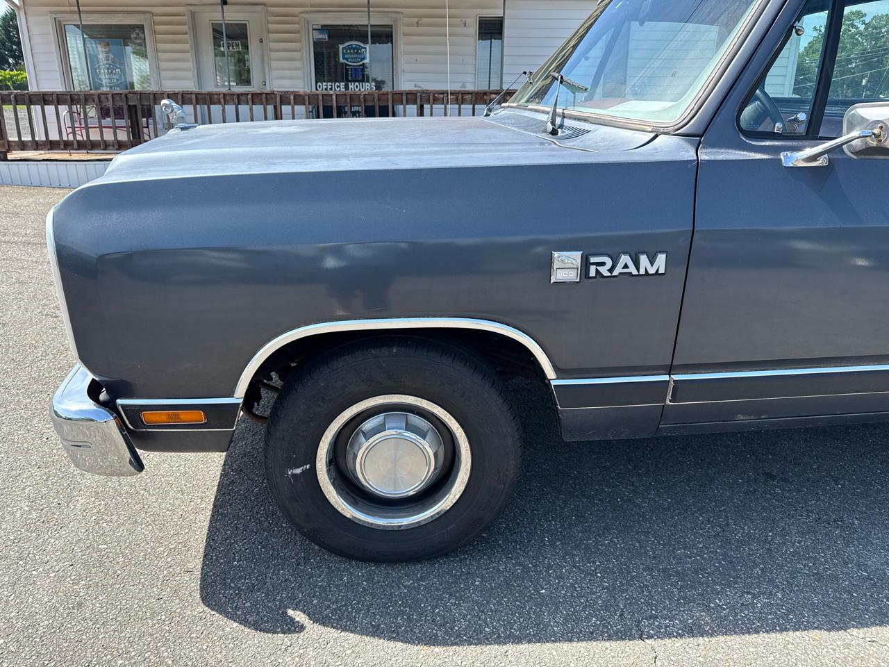 Dodge D100 Custom 2WD 1987