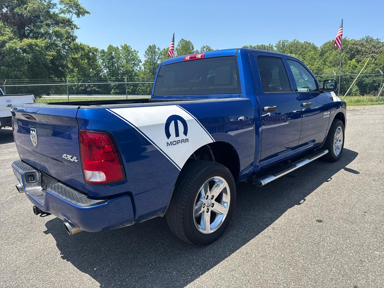 RAM 1500 Tradesman Crew Cab SWB 4WD 2016