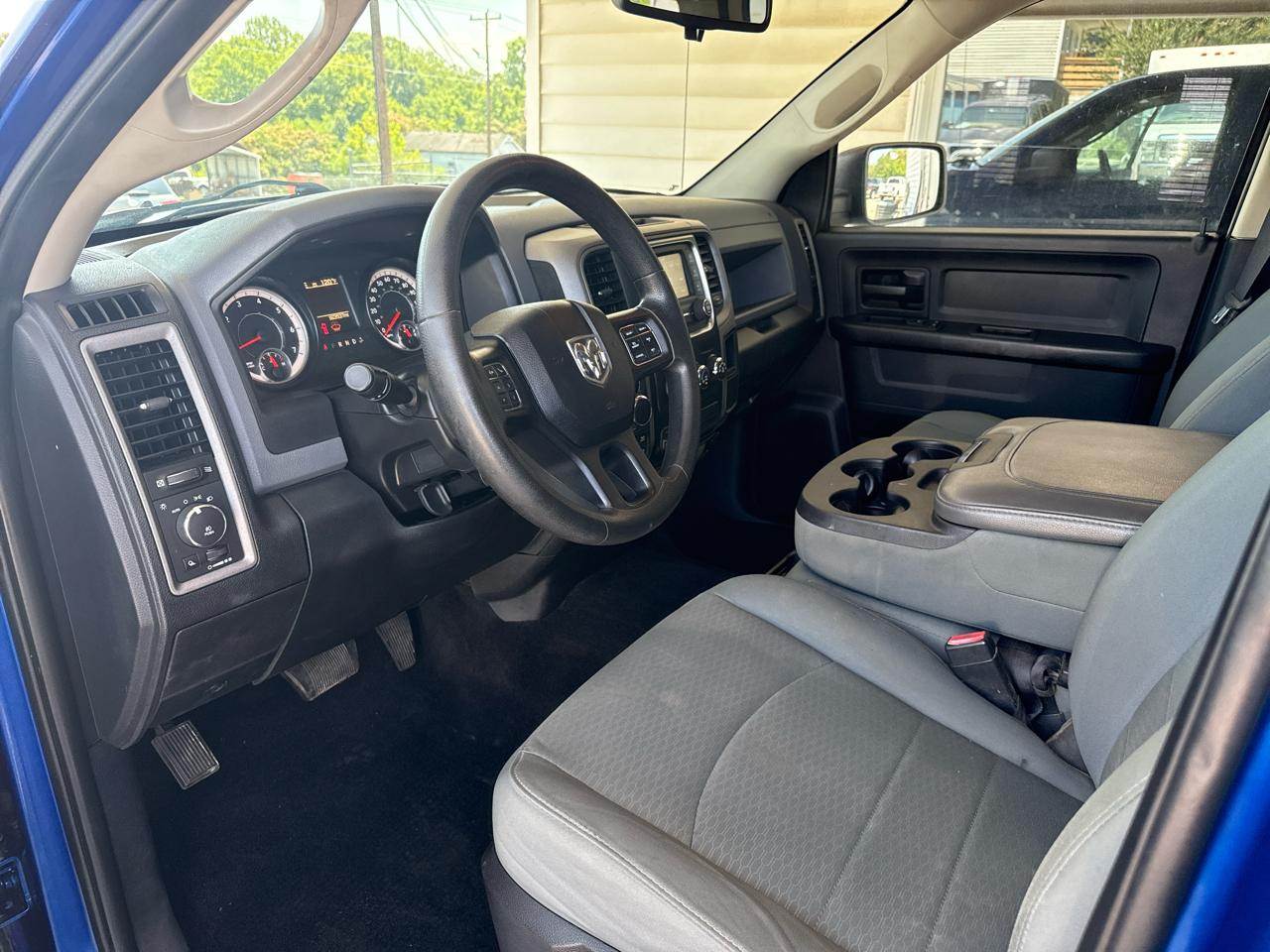 RAM 1500 Tradesman Crew Cab SWB 4WD 2016