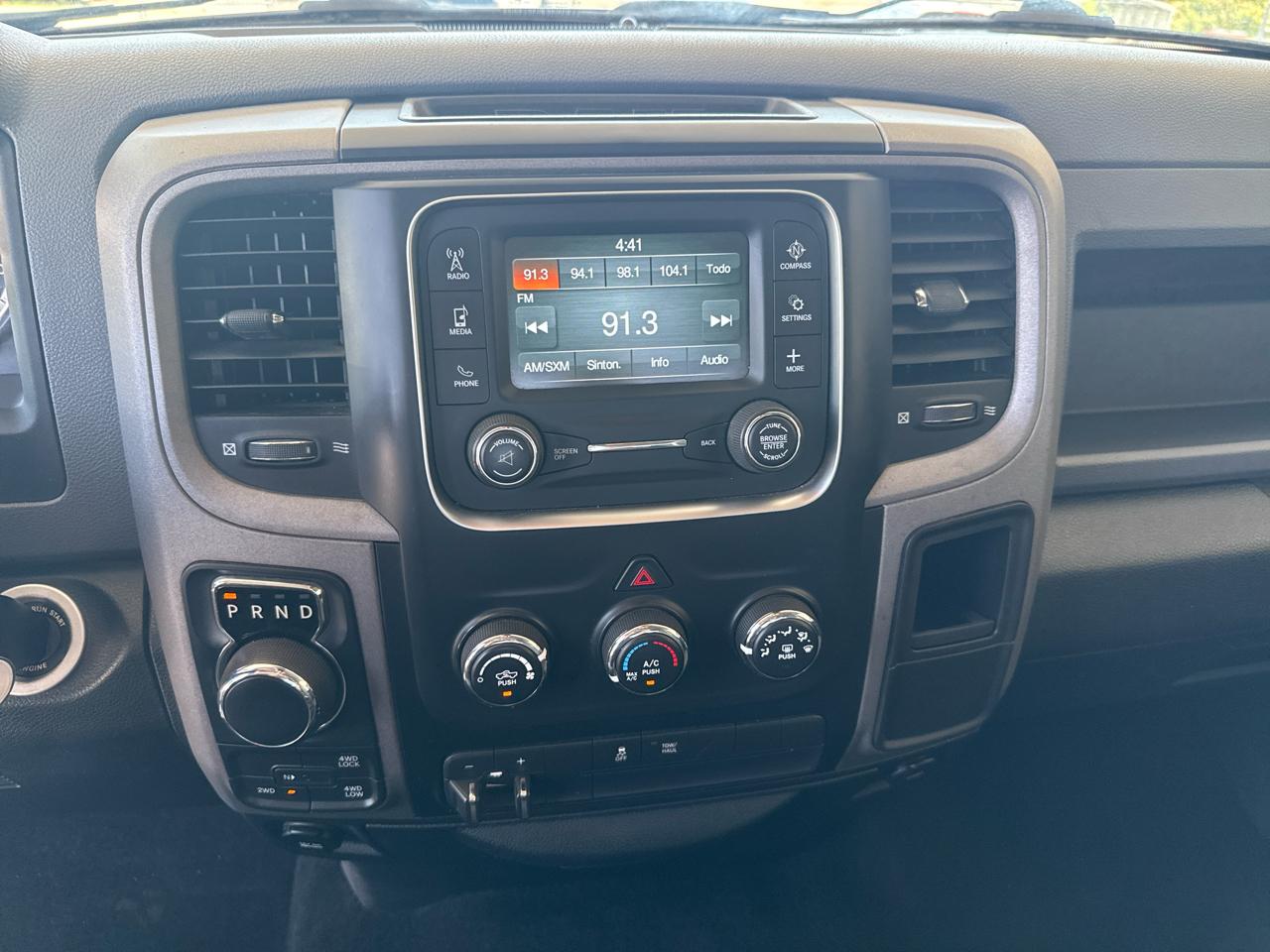 RAM 1500 Tradesman Crew Cab SWB 4WD 2016