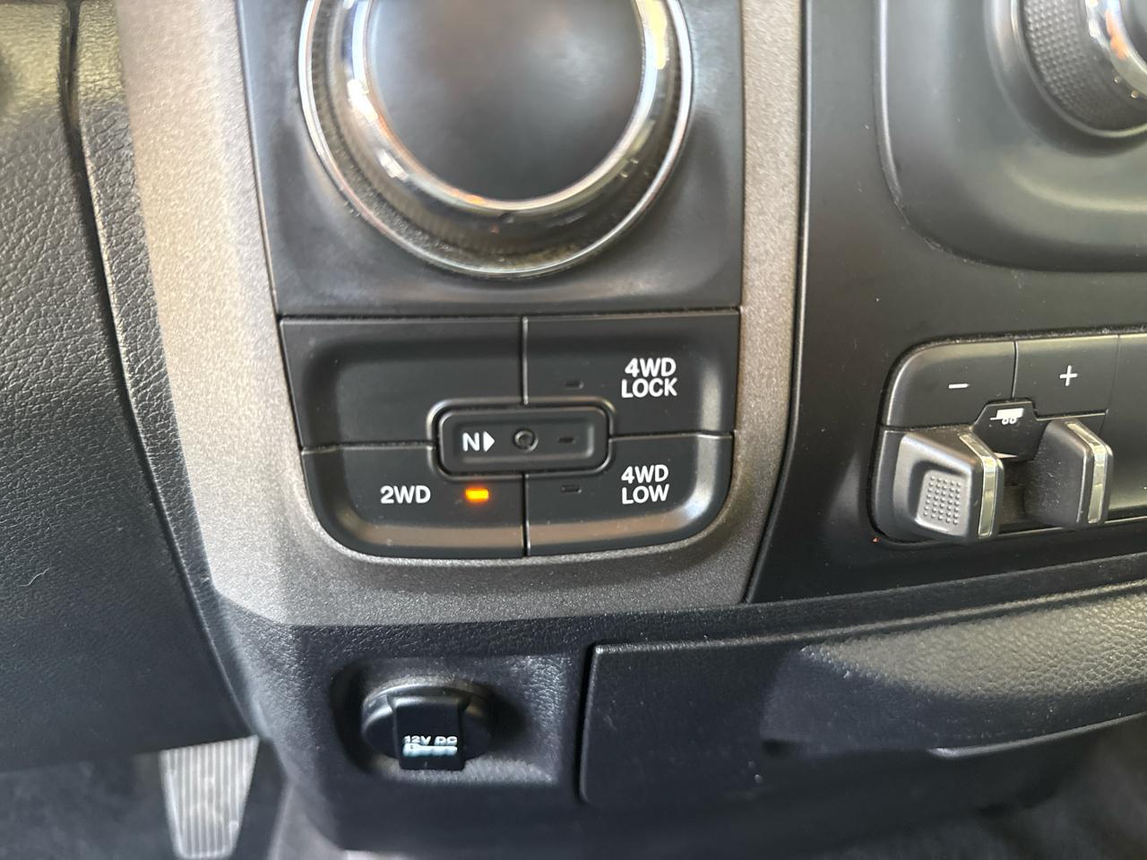 RAM 1500 Tradesman Crew Cab SWB 4WD 2016