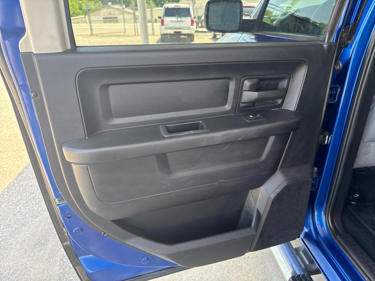 RAM 1500 Tradesman Crew Cab SWB 4WD 2016