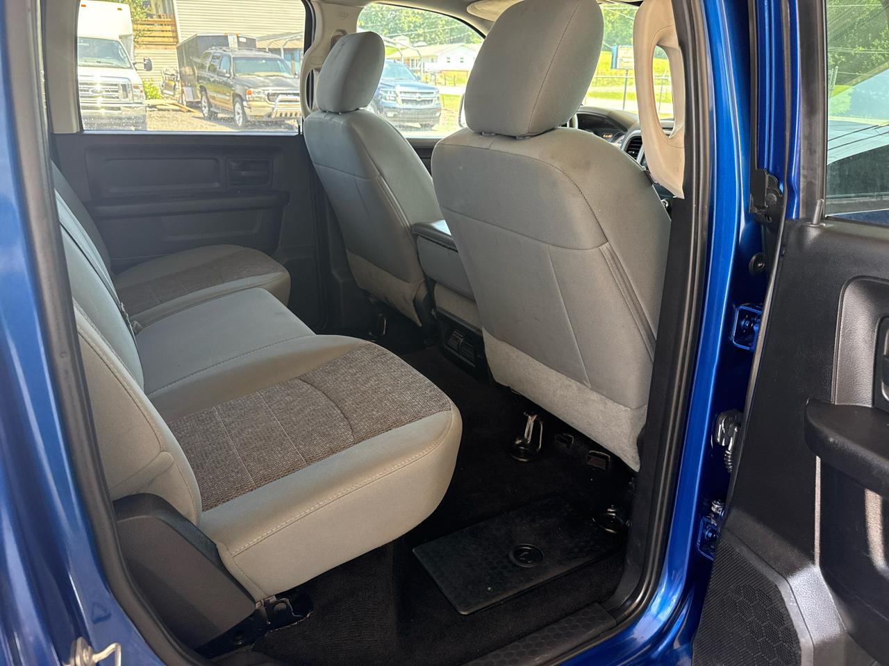 RAM 1500 Tradesman Crew Cab SWB 4WD 2016