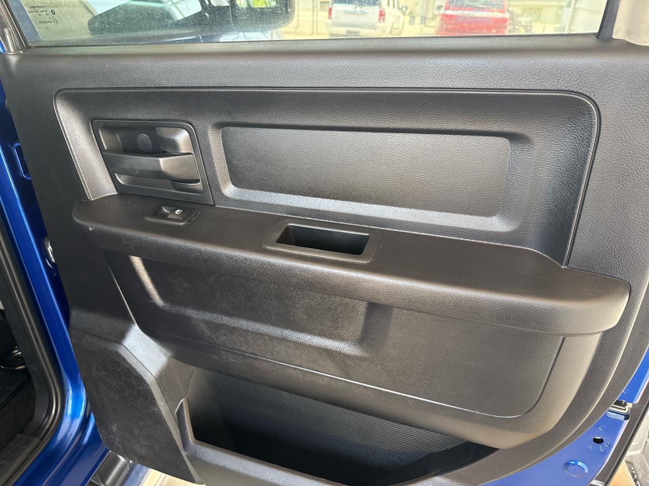 RAM 1500 Tradesman Crew Cab SWB 4WD 2016