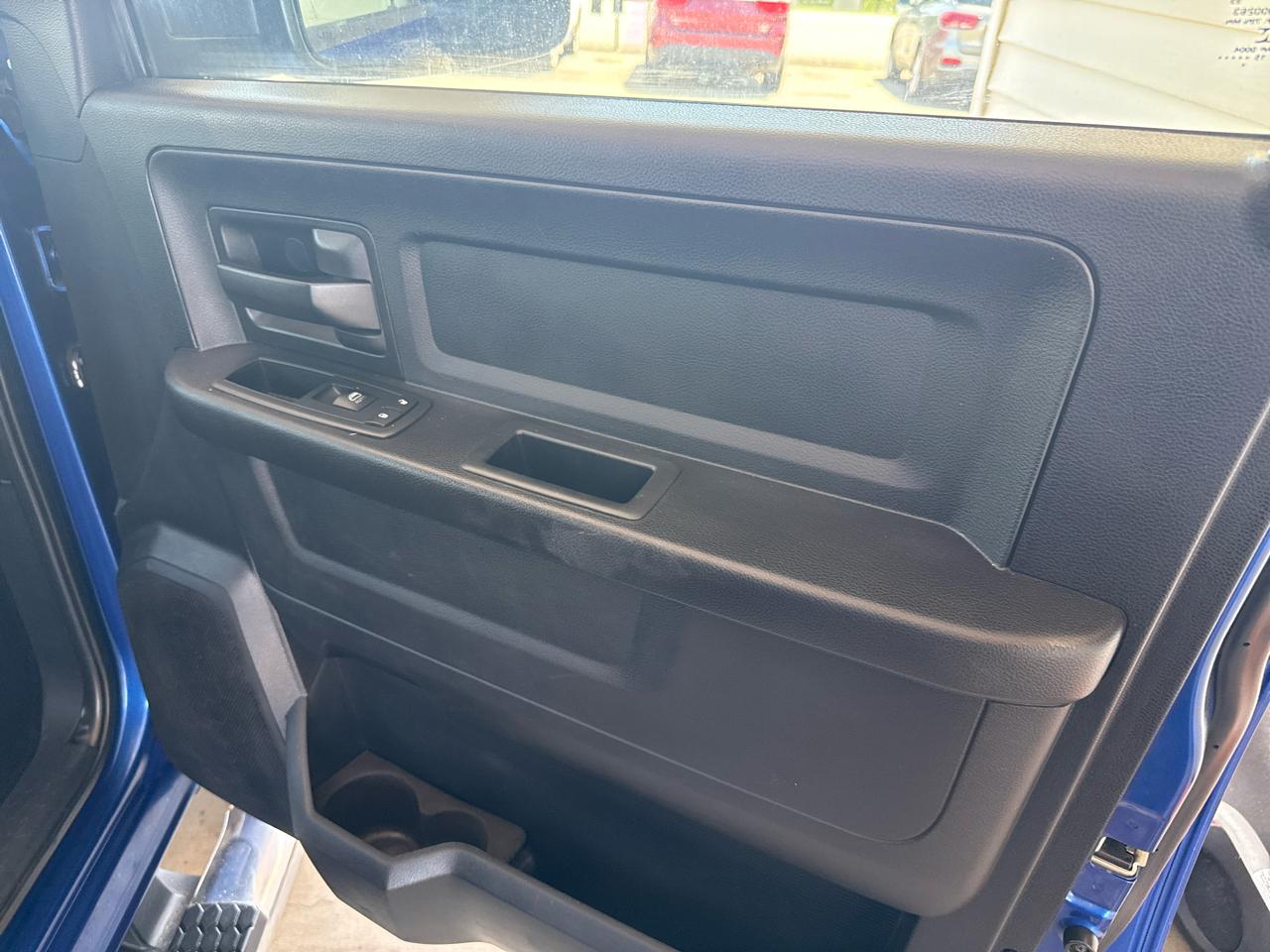 RAM 1500 Tradesman Crew Cab SWB 4WD 2016