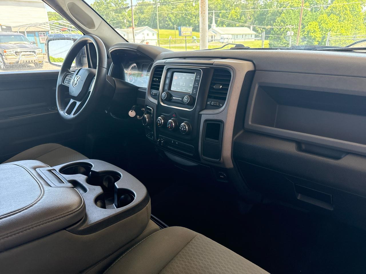 RAM 1500 Tradesman Crew Cab SWB 4WD 2016