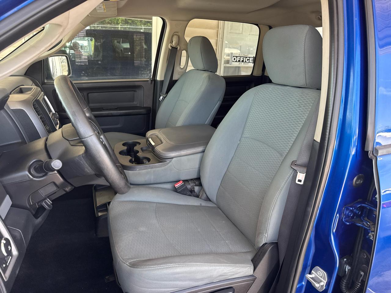 RAM 1500 Tradesman Crew Cab SWB 4WD 2016