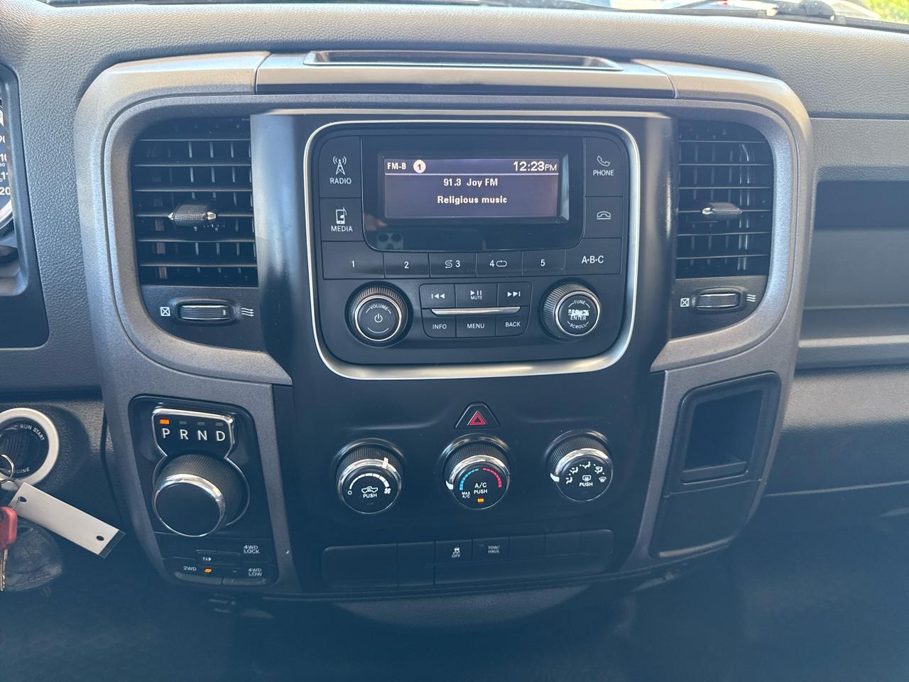 RAM 1500 Tradesman 4x4 Quad Cab 6'4" Box 2018
