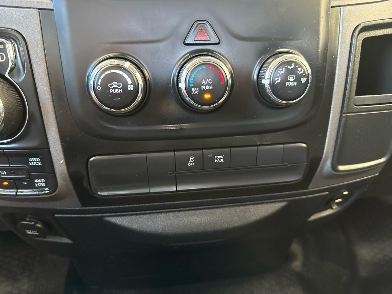 RAM 1500 Tradesman 4x4 Quad Cab 6'4" Box 2018