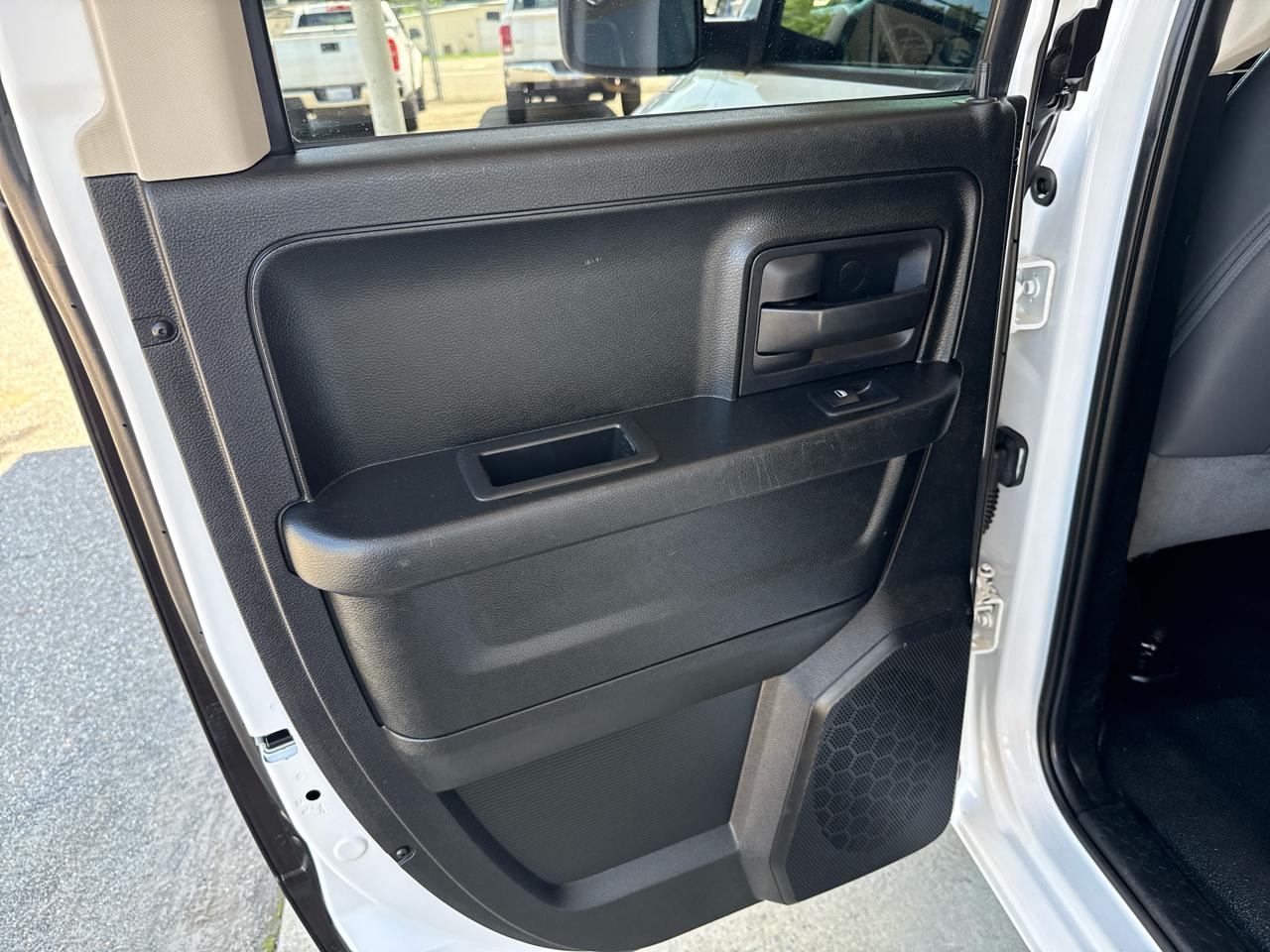 RAM 1500 Tradesman 4x4 Quad Cab 6'4" Box 2018
