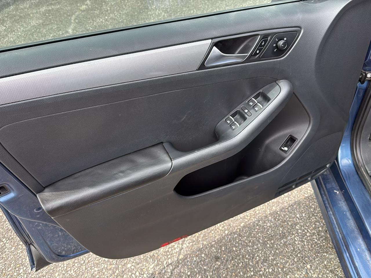Volkswagen Jetta SE 6A 2015