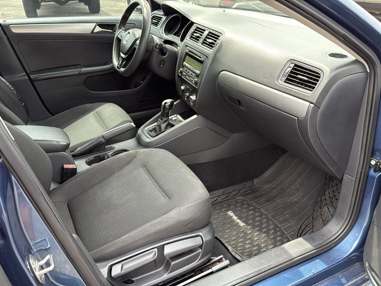 Volkswagen Jetta SE 6A 2015