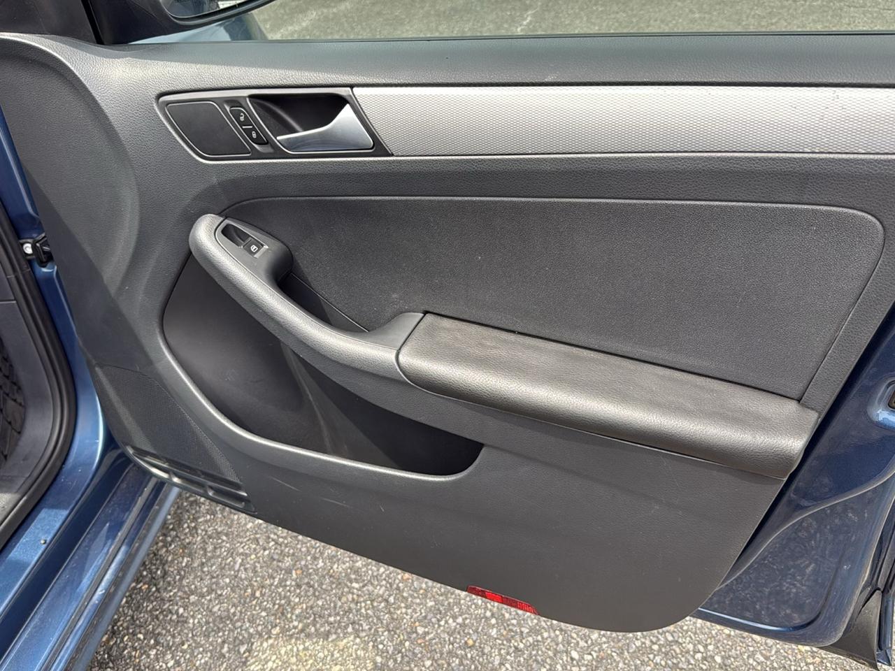 Volkswagen Jetta SE 6A 2015