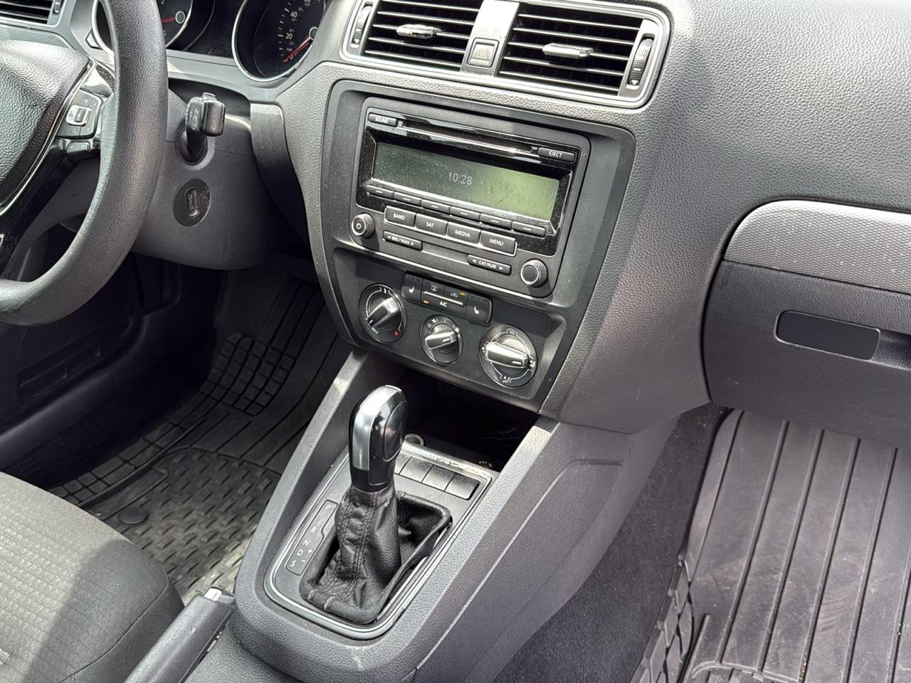 Volkswagen Jetta SE 6A 2015