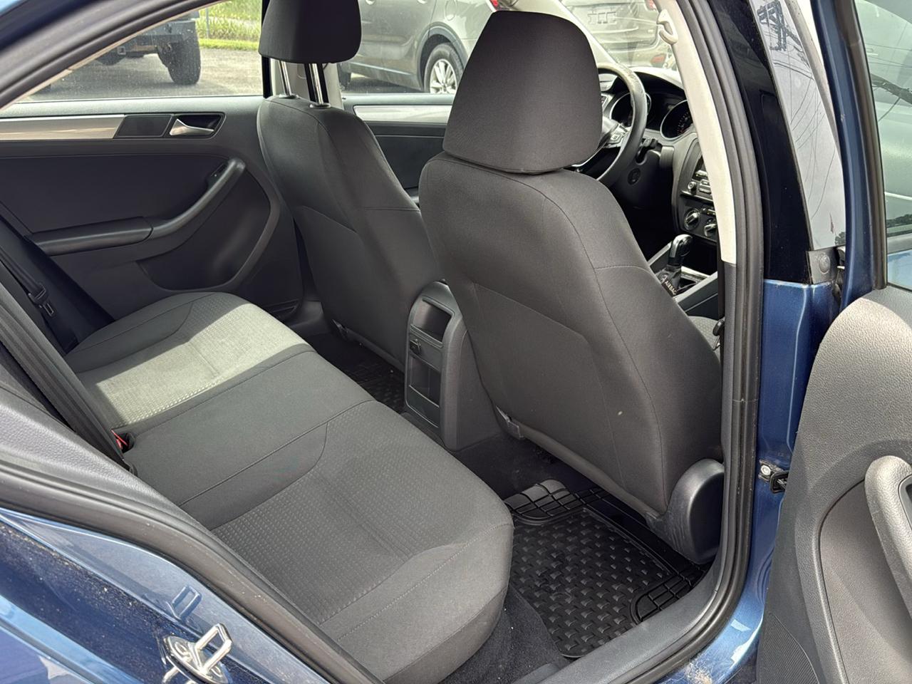 Volkswagen Jetta SE 6A 2015