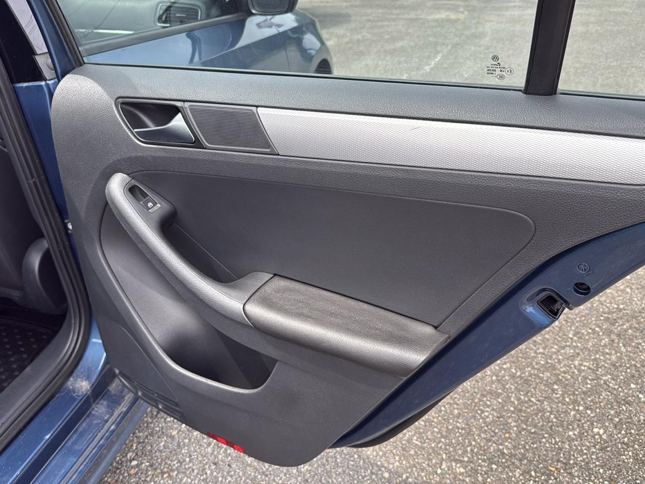 Volkswagen Jetta SE 6A 2015