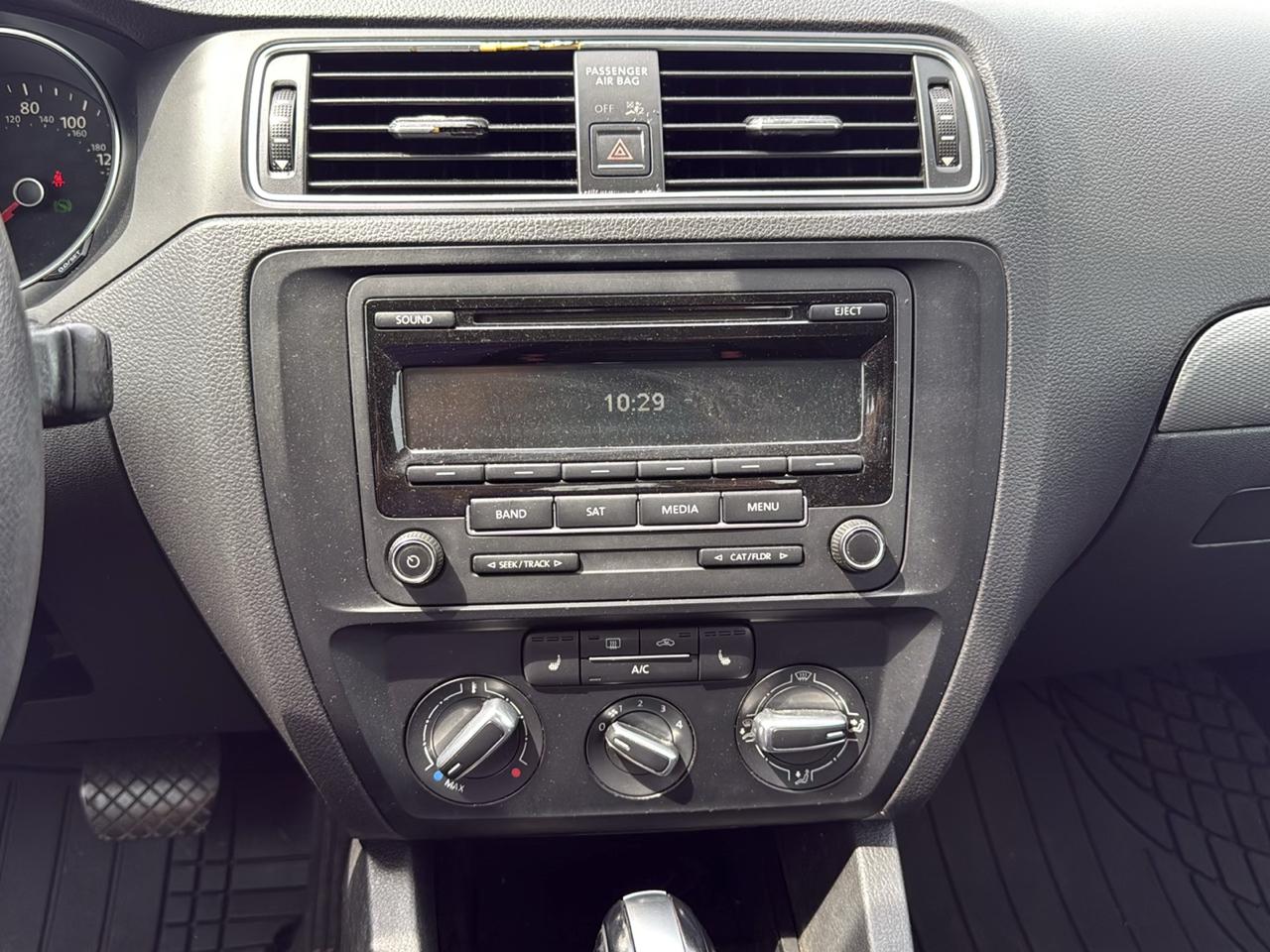 Volkswagen Jetta SE 6A 2015