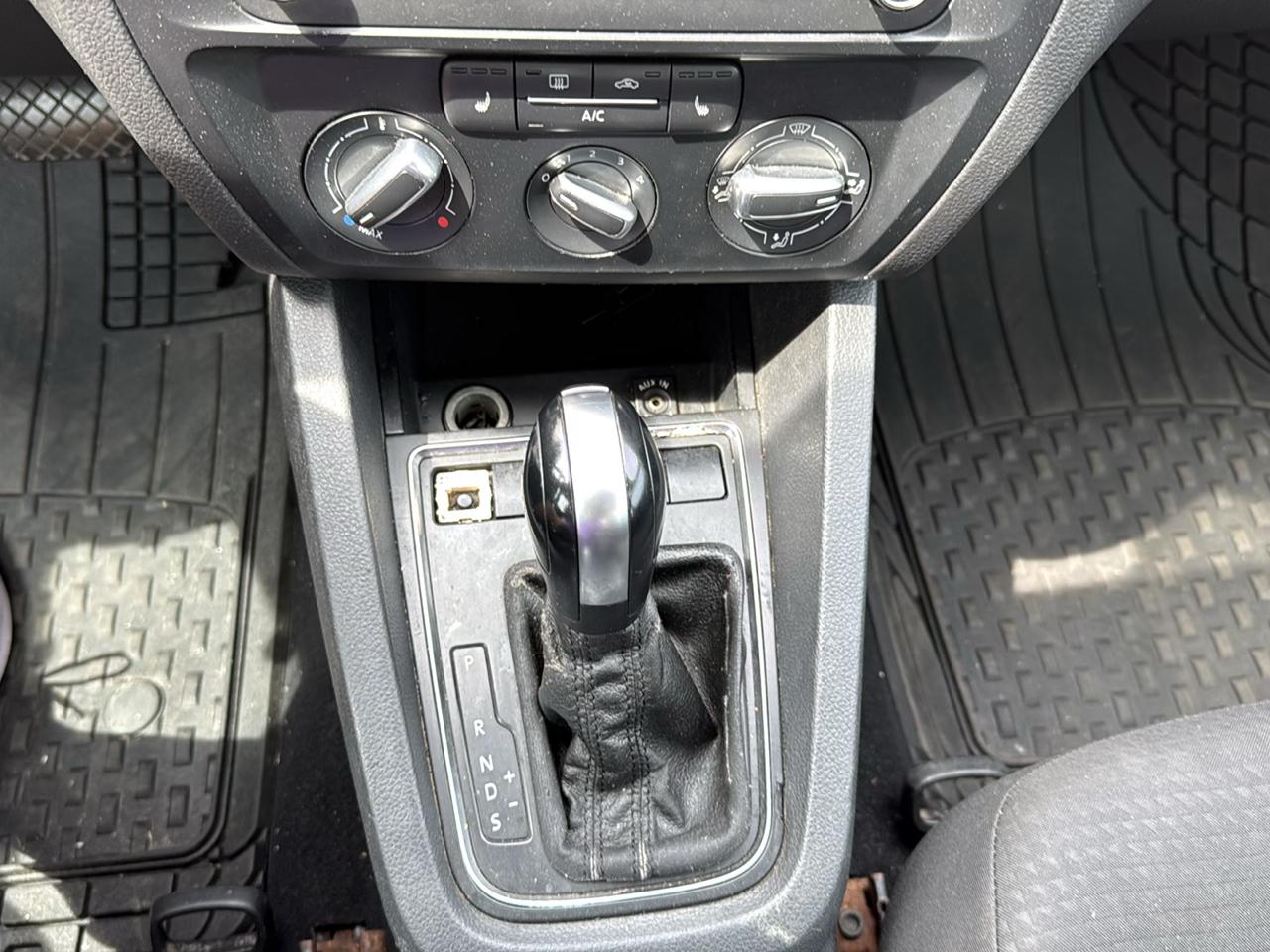 Volkswagen Jetta SE 6A 2015