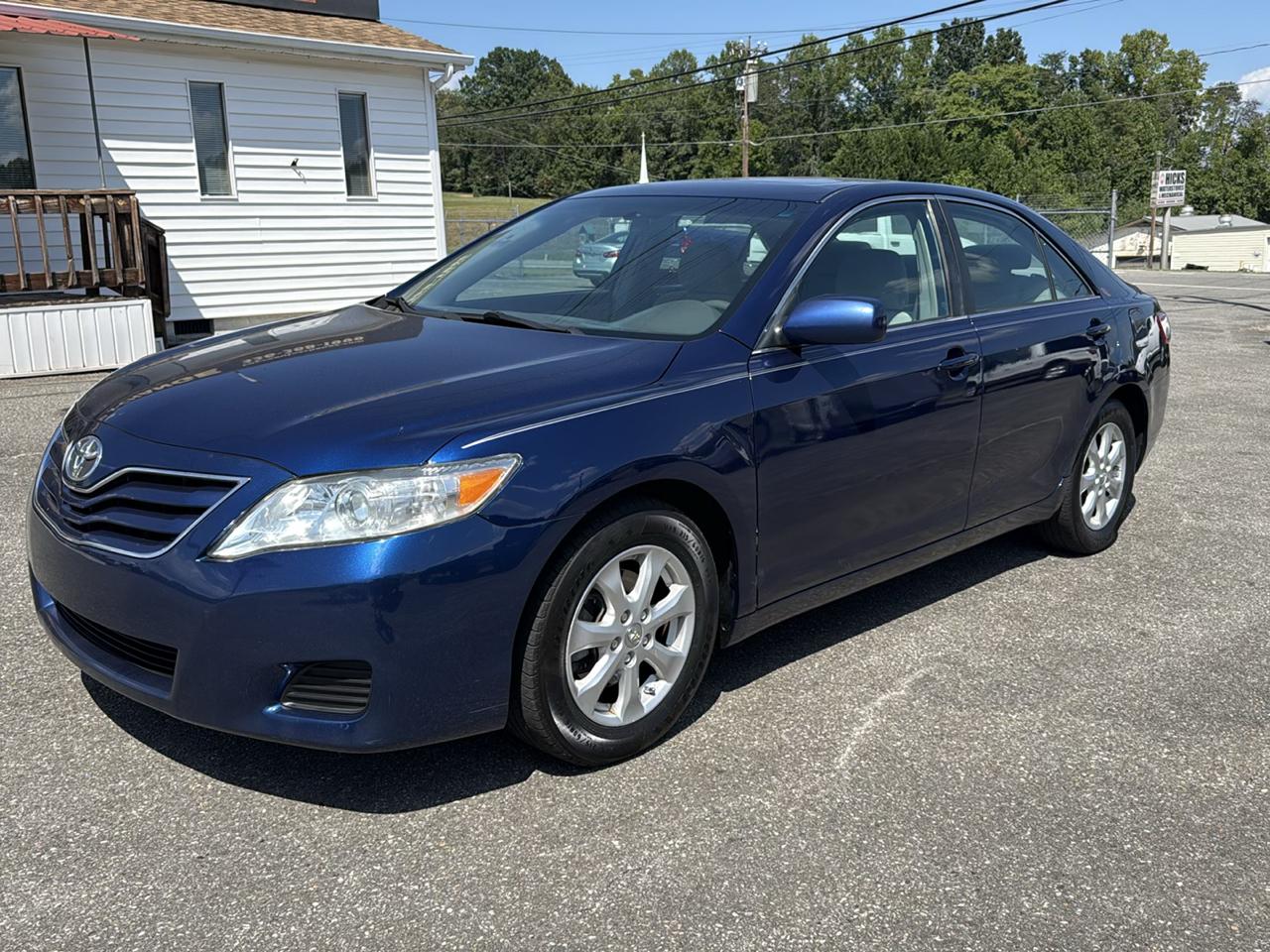 Toyota Camry Base 6-Spd AT 2011