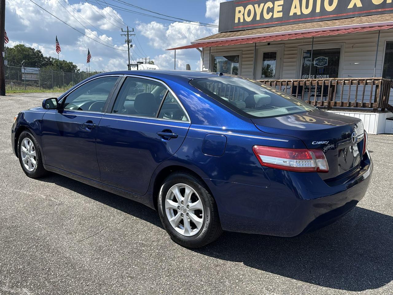 Toyota Camry Base 6-Spd AT 2011