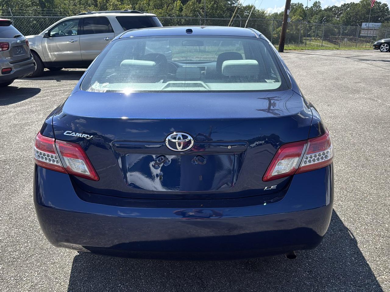 Toyota Camry Base 6-Spd AT 2011