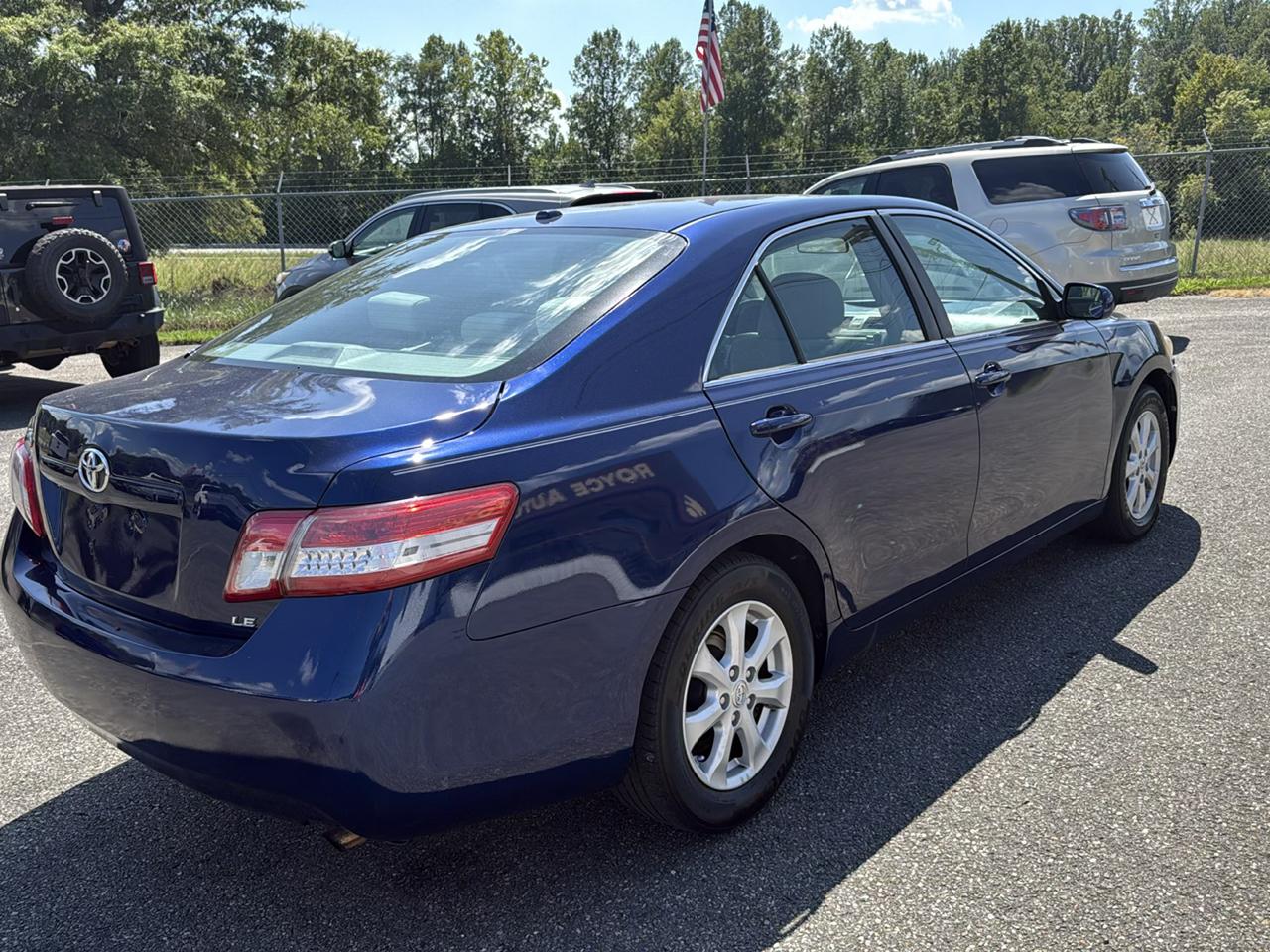 Toyota Camry Base 6-Spd AT 2011