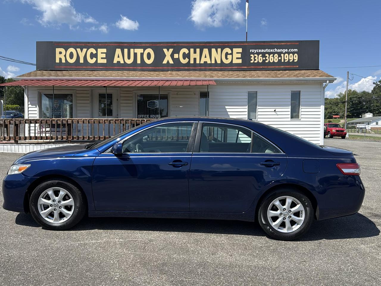 Toyota Camry Base 6-Spd AT 2011