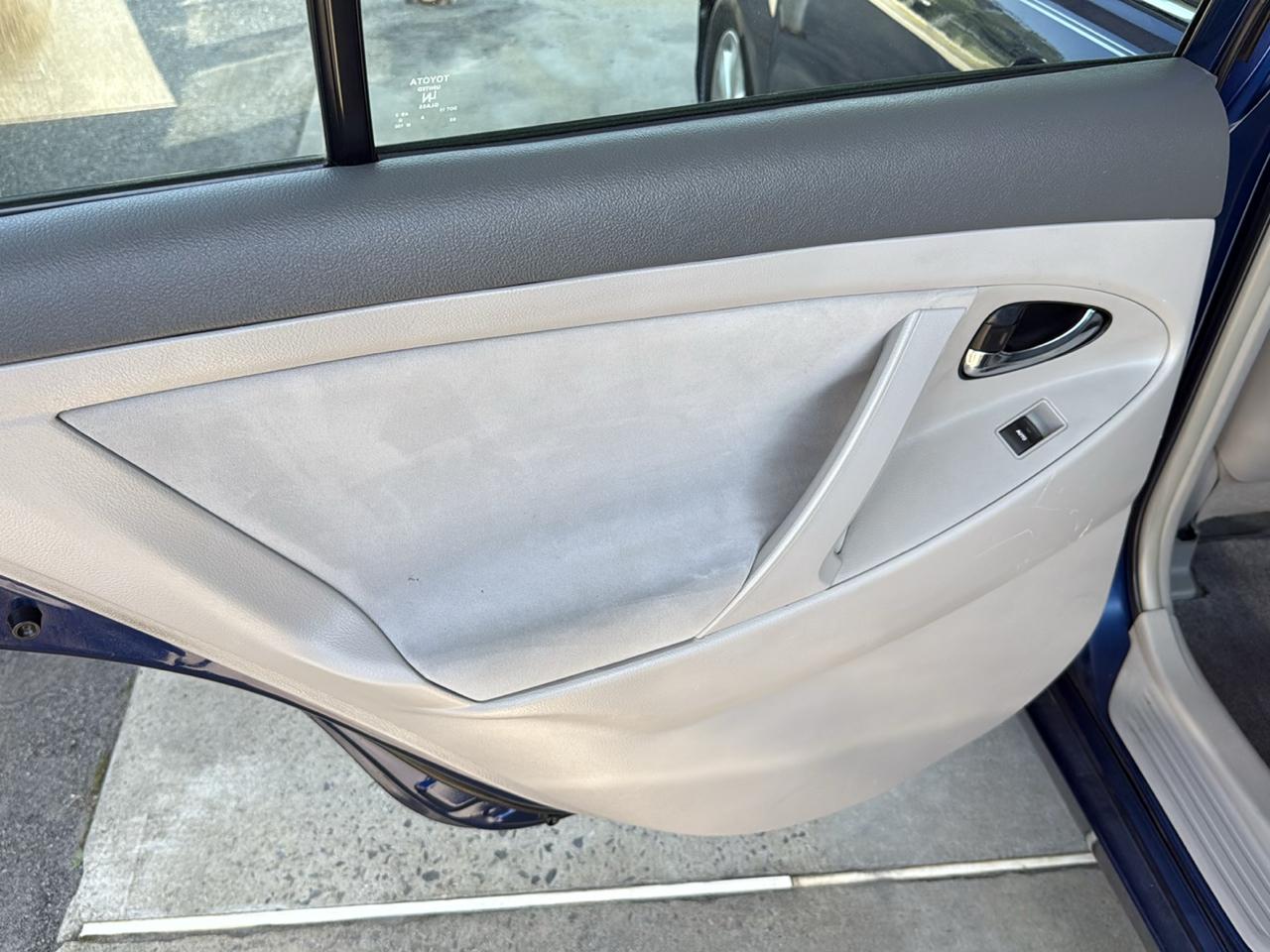 Toyota Camry Base 6-Spd AT 2011