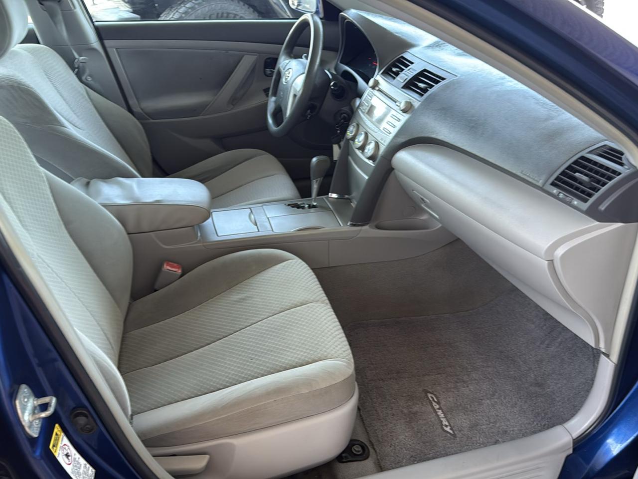 Toyota Camry Base 6-Spd AT 2011