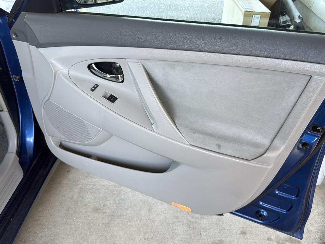Toyota Camry Base 6-Spd AT 2011