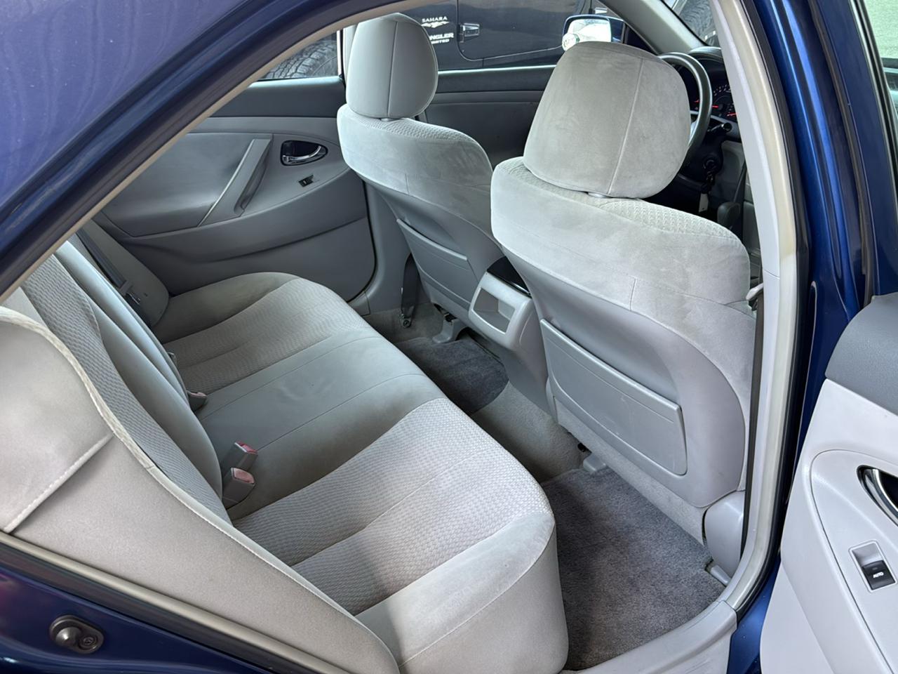 Toyota Camry Base 6-Spd AT 2011