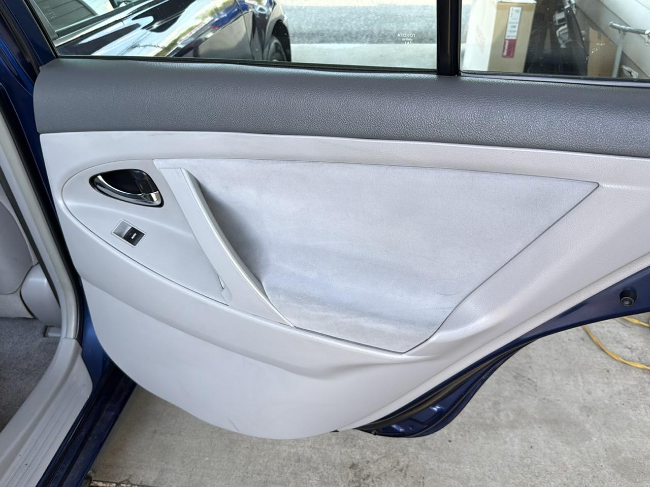 Toyota Camry Base 6-Spd AT 2011