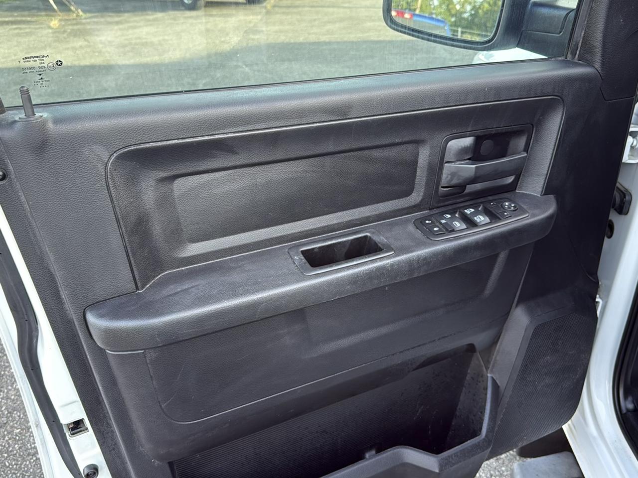 RAM 1500 Tradesman Crew Cab SWB 4WD 2016