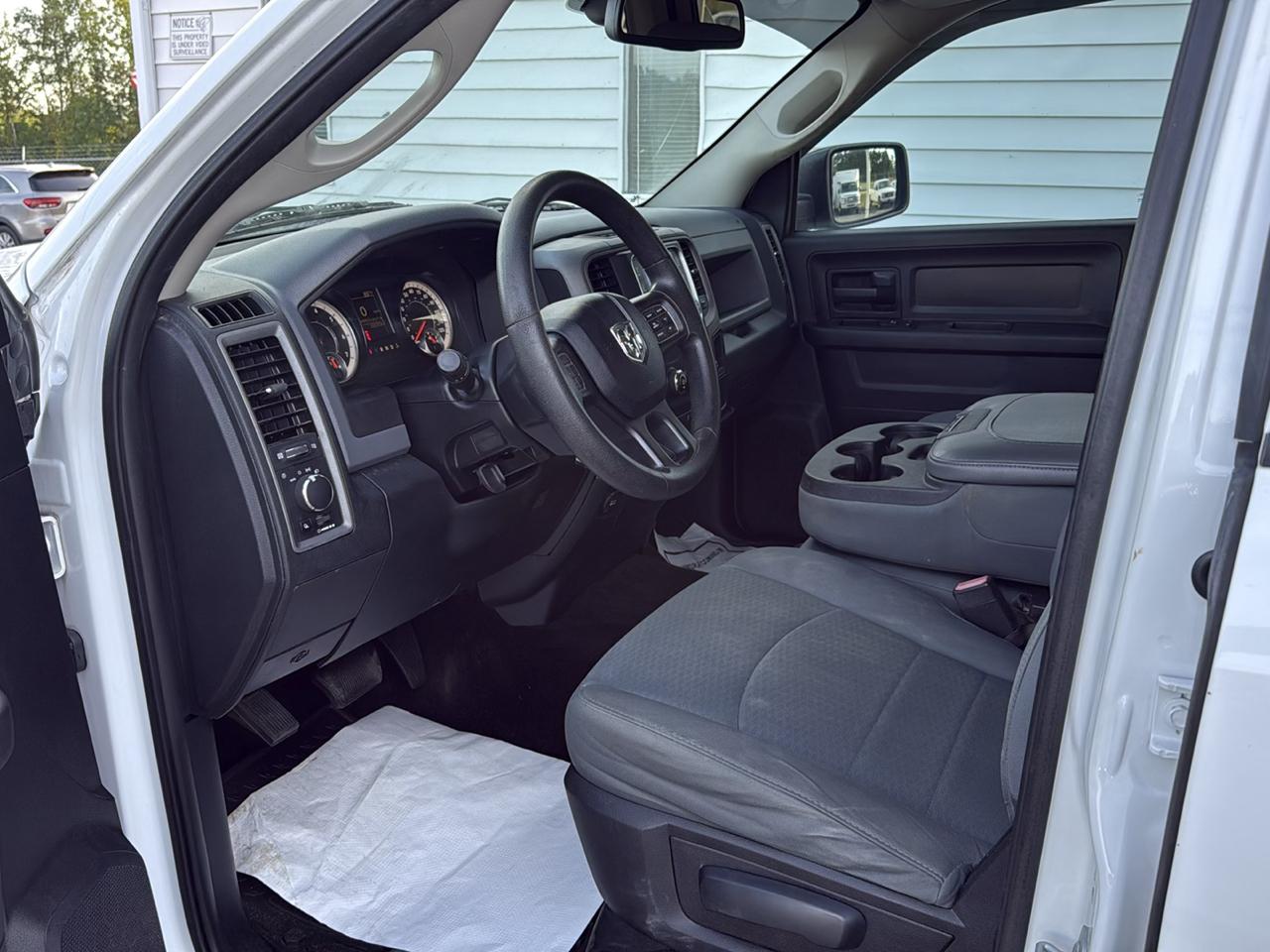 RAM 1500 Tradesman Crew Cab SWB 4WD 2016