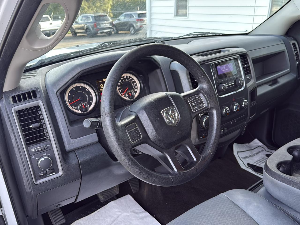 RAM 1500 Tradesman Crew Cab SWB 4WD 2016