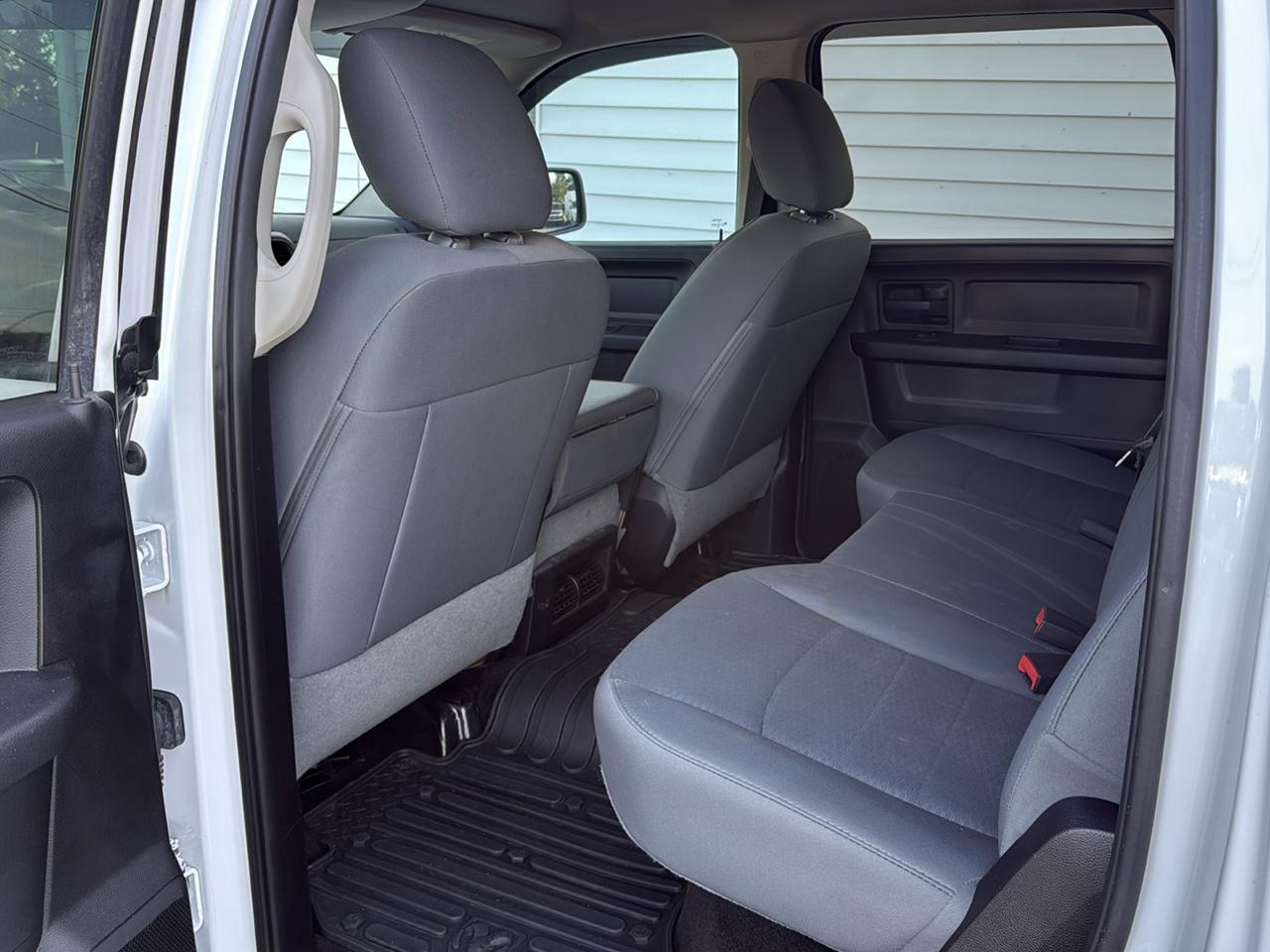RAM 1500 Tradesman Crew Cab SWB 4WD 2016