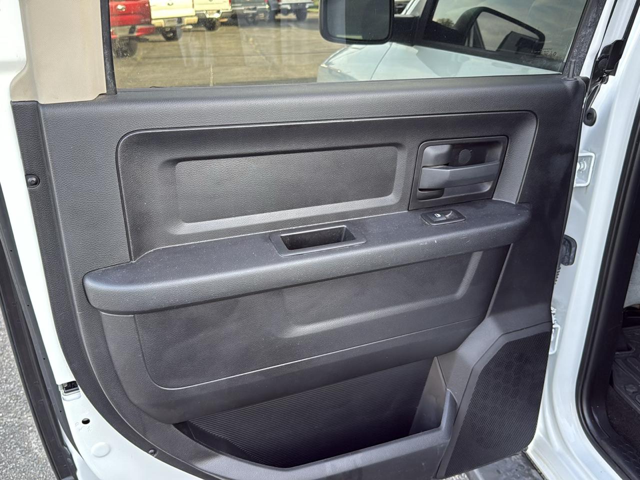 RAM 1500 Tradesman Crew Cab SWB 4WD 2016