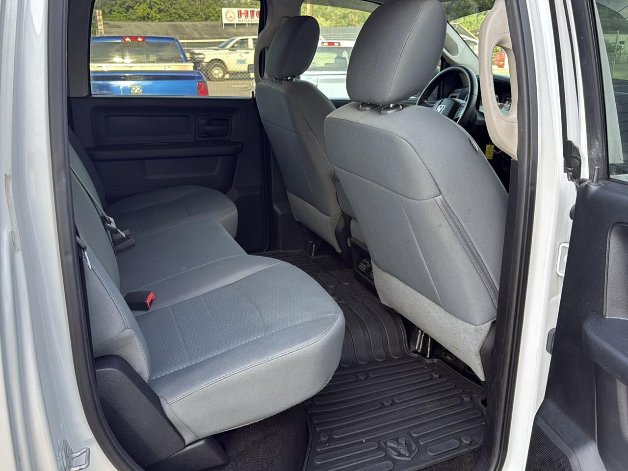 RAM 1500 Tradesman Crew Cab SWB 4WD 2016