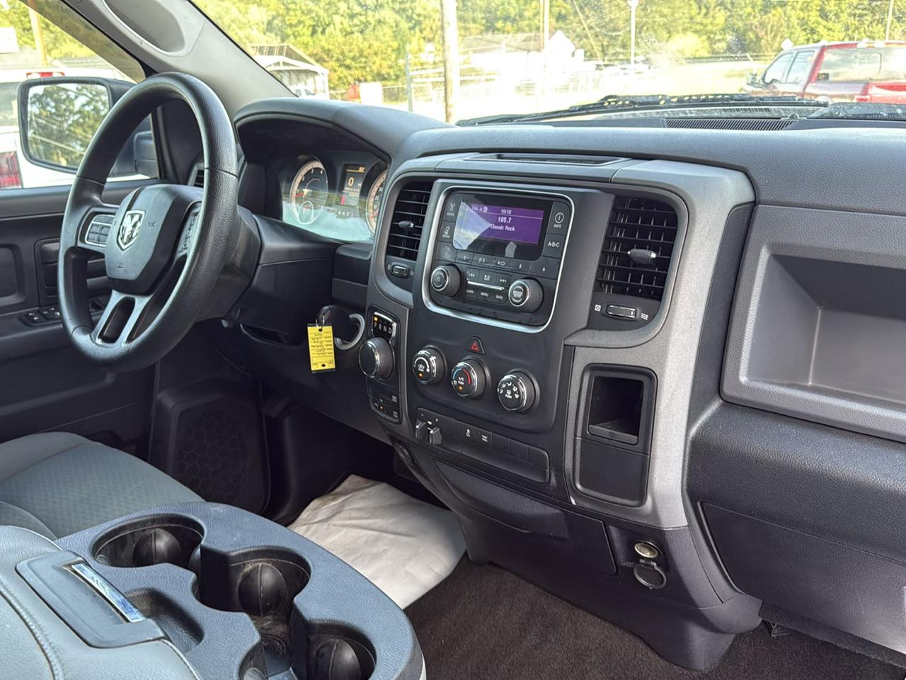 RAM 1500 Tradesman Crew Cab SWB 4WD 2016
