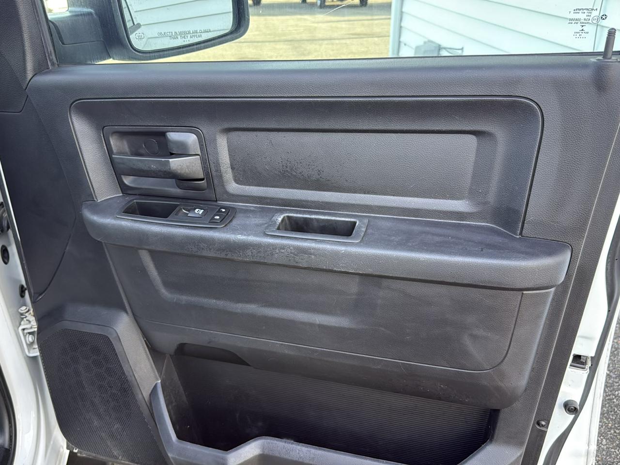 RAM 1500 Tradesman Crew Cab SWB 4WD 2016