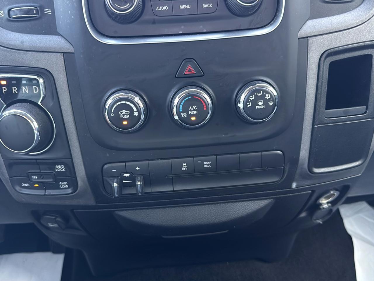 RAM 1500 Tradesman Crew Cab SWB 4WD 2016