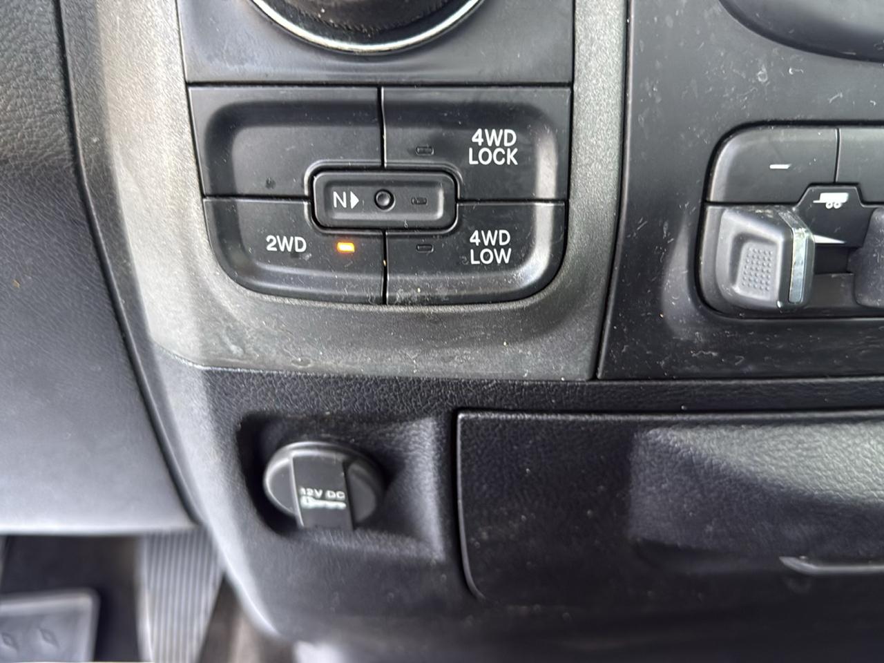 RAM 1500 Tradesman Crew Cab SWB 4WD 2016