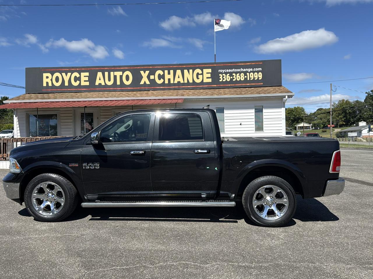 RAM 1500 Laramie Crew Cab SWB 4WD 2015