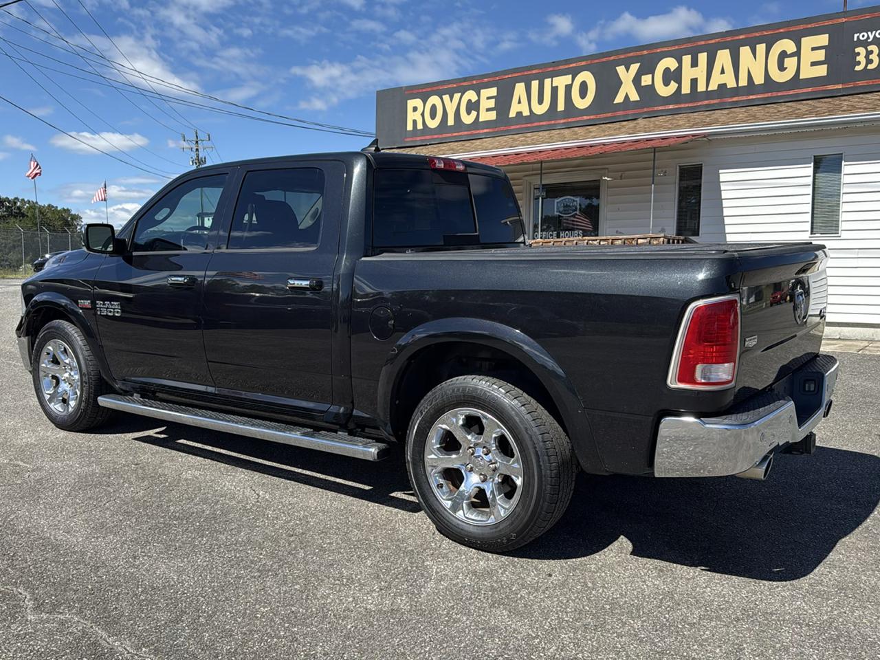 RAM 1500 Laramie Crew Cab SWB 4WD 2015