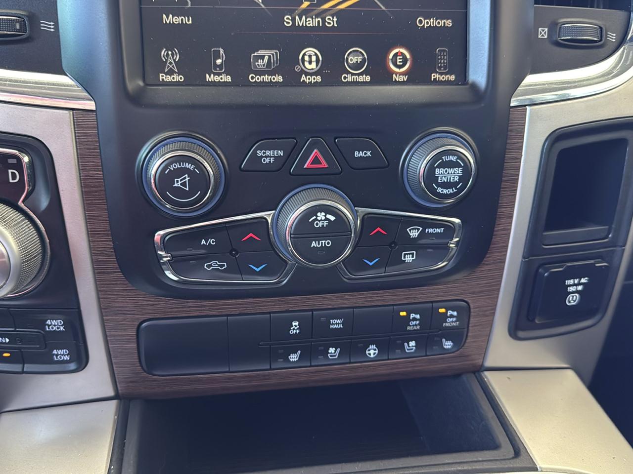 RAM 1500 Laramie Crew Cab SWB 4WD 2015