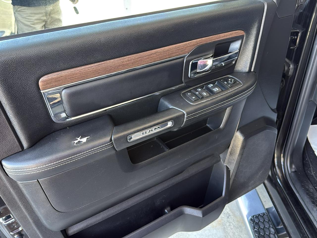 RAM 1500 Laramie Crew Cab SWB 4WD 2015